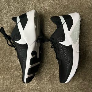 Nike Essentials 2
